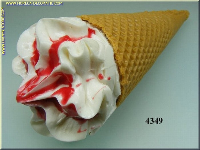Cornetto aardbeien (namaak) (21x7 cm)