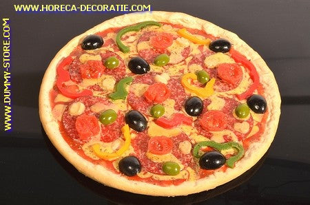 Pizza,Olijven, Tomaten, kaas en  Salami - namaak 28 cm x 2 cm