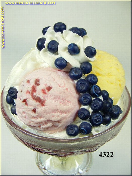 Blaubeer-Eisbecher-Attrappe