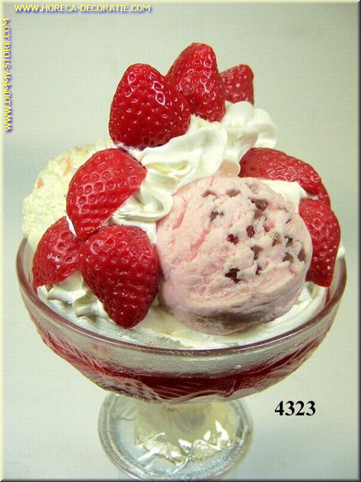 Erdbeer-Eisbecher-Attrappe